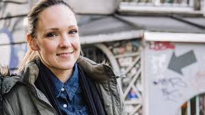 Mai 1980 in bergisch gladbach) ist eine deutsche komikerin, sängerin, synchronsprecherin, schauspielerin und fernsehmoderatorin. Komikerin Carolin Kebekus Uber Feminismus