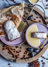 Next, prepare the streusel topping. Gemutliche Kaffeezeit Pflaumen Kardamom Strudel Mitliebezurtorte