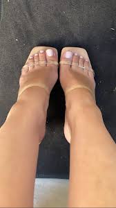 Lyssa Robertss Feet << wikiFeet