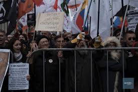 Митинг в поддержку навального 31 января 2021сторонники оппозиционера алексея навального заявили, что готовятся выйти на акции протеста и митинги не только в. Almqmkdpymt5hm