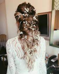 Messy Twists With Floral Accents This Whimsical Bridal Hairstyle Is Perfect For Free Spirited Brid Long Hair Styles Country Wedding Hairstyles Hair Styles