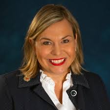 Tracy Blum's Instagram, Twitter & Facebook