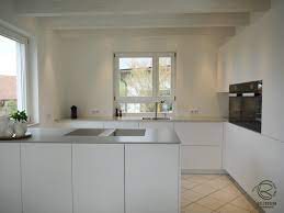 grifflose design kuche in weiss matt mit bora proffesional 2 kochfeldabzug kuchen design kuche vom schreiner kuche dachschrage