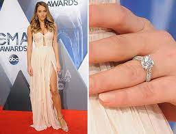 Derek Jeter King Of The Diamond Check Out The Engagement Ring Derek Jeter Celebrity Engagement Rings Engagement Rings