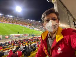 Jun 22, 2021 · de acuerdo con el reportero de la cadena deportiva, el incidente no pasó a mayores por la intervención de su camarógrafo. Pbjekyzfuvxlgm