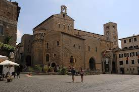 Peter visiting anagni in the first century, but this has no historical basis. Datei Cattedrale Di Santa Maria Anagni 01 Jpg Wikipedia