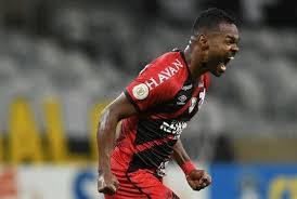 Cinco pontos para entender a derrota do athletico para a ldu athletico é inofensivo durante a maior parte do tempo, comete falha decisiva no final e sai atrás nas quartas de final; Athletico Pr Vence E Quebra Invencibilidade Do Atletico Mg Em Casa Folha Pe