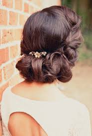 Coupe cheveux mi long brune. Coiffure Mariage Cheveux Longs Et Coiffure Mariage Mi Long En 60 Idees Vintage Wedding Hair Wedding Guest Hairstyles Retro Wedding Hair