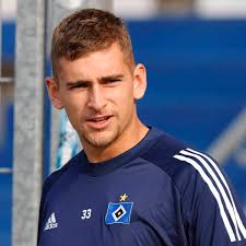 Erst traf dias ins falsche tor, dann auch guerreiro. U21 Em Julian Pollersbeck Macht Sich Uber Hsv Lustig