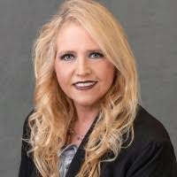 Mandy Lawrence's Instagram, Twitter & Facebook