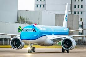 This aircraft is the third and largest embraer model in our fleet and can transport up to 132 passengers. Klm Ubernimmt Erste Embraer 195 E2 Airportzentrale De