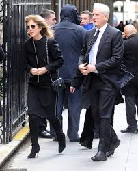 Kennedy graduated from radcliffe college and worked at manhattan's metropolitan museum of art, where she met her future husband, exhibit designer edwin schlossberg. Style Icon Lee Radziwill Remembered At Invite Only Funeral Service Lee Radziwill Caroline Kennedy Edwin Schlossberg