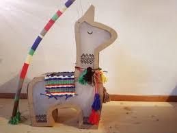 Mal Eine Ausgefallene Laterne Selber Basteln Wie Ware Es Mit Deiner Eigenen Lama Laterne Elephanten Zeigt Dir Wie Es Laternen Basteln Selber Basteln Basteln