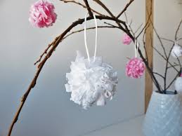 Commencez par découper des bandes de papier 4. Diy Fleurs En Papier Crepon Video Les Carnets De Gee