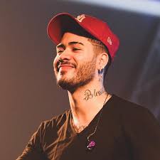 O funkeiro gravou vídeos durante sua ida ao dentista e mostrou o antes e depois do procedimento. Kevinho Mostra Antes E Depois E Brinca Nao Mudei So A Barba Jetss