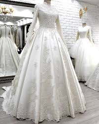 Ozenle Tasarladigimiz 2019 Gelinlik Ve Nisanlik Modellerimizi Sizlerin Begenisine Sunmaya Devam Glamourous Wedding Dress Wedding Dresses Elegant Wedding Gowns