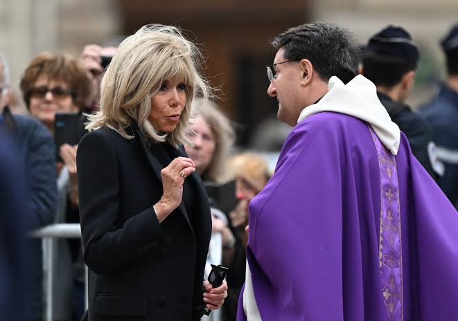 En images. Obsèques de Bernadette Chirac : Sarkozy, Hollande, Dati... ces  personnalités venues lui rendre hommage