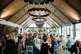 8 Wonderful Wiltshire Wedding Venues Syrencot Chwv Wedding Venues Water Wedding Barn Wedding Venue