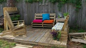 Holzterrasse Aus Paletten Selber Bauen So Geht Es Palettenmobel Im Freien Alte Paletten Terrasse Aus Paletten