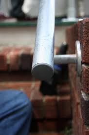 Environ 45 € le m² tout compris. Comment Installer Une Main Courante Guide D Installation D Une Main Courante Assemblage Direct
