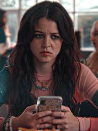 Maxine Baker en Ginny y Georgia: Ediciones Creativas