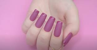 E se algumas gostam de simplesmente pintar com um verniz que combine consigo ou com as. 5 Tendencias De Unhas Decoradas Para 2021 Ashorasiguais Com