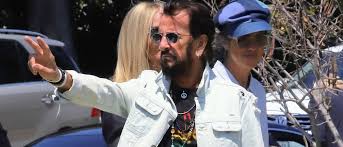 In deutschland erschien das album am 1 81 Geburtstag Ringo Starr Sieht Noch Deutlich Junger Aus Promiflash De