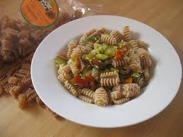 Potrai trovare ad esempio la classica pastasciutta o la pasta col pomodoro, ma anche ricette più originali, come gli spaghetti con la colatura di alici, la pasta con sgombro e salvia. Pasta Di Farro Con Verdure Ricetta