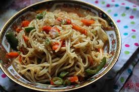 It is spicy and loaded with crunchy, fresh veggies and it is a hit with kids. Vegetable Hakka Noodles Recipe Chinese Veg Hakka Noodles Recipe Yummy Tummy