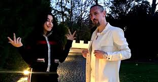 Issu d'une famille modeste, philippe candeloro découvre le patinage artistique à l'école. Philippe Candeloro Rencontrez Sa Femme Olivia Et Leurs Trois Filles