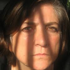 The Raincoats, em 1980 (Ana da Silva, Ingrid Weiss e Gina Birch)....