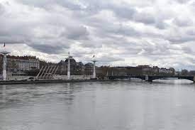 Lyon et le rhône en vigilance jaune, orages et averses attendus ce vendredi 12 juin. Meteo Lyon Place En Vigilance Jaune Un Impressionnant Orage Surprend Et Effraye Les Riverains Actu Lyon