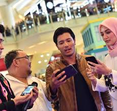 Im not really die hard fans of fattah amin and neelofa but i think both of them are sweet together. Fattah Amin Dan Neelofa Disatukan Semula Iluminasi