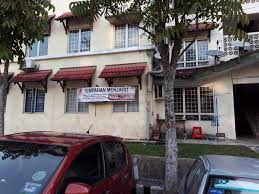 Mesin cuci kereta automatik atau pusat cuci kereta layan diri merupakan antara kaedah cuci kereta yang paling biasa digunakan dan senang ditemui di malaysia. Kedai Damansara Damai Steventx