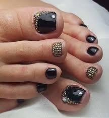 Black And Gold Glitter Toe Nails Black Gold Toe Nail Art Summer Toe Nails Pretty Toe Nails Toe Nail Designs