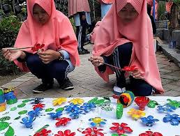 Check spelling or type a new query. Manfaatkan Daur Ulang Sampah Untuk Penghijauan