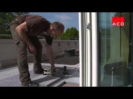 Anleitung Zum Einbau Einer Entwasserungsrinne Fur Balkon Und Terrasse Entwasserung Terrasse Anleitungen