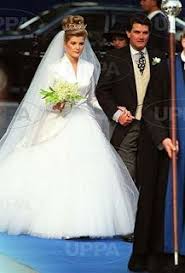 The Wedding Dress Of Serena Stanhope When She Married Princess Margaret S Son David Viscoun Royal Wedding Dress Princess Margaret Wedding Royal Wedding Gowns