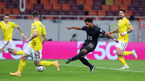 Gnabry finds himself with defensive duties to do and tries to hammer the ball clear. Eins Reicht In Rumanien Gnabry Mit Siegtor Fur Dfb Team Sport Nordbayern De