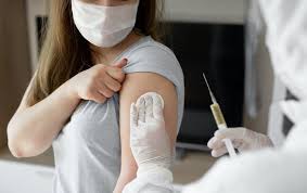 Depuis le 3 mai, le professionnel de santé doit remettre une attestation de vaccination dite « certifiée » au format papier à son patient. 9fijfms2ctgbym