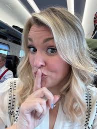 Evelyn Cuthbert's Instagram, Twitter & Facebook