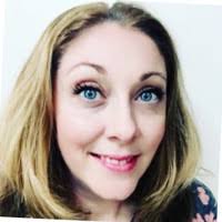 Lesley Gee's Instagram, Twitter & Facebook