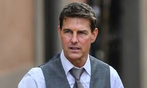 Tom cruise performs mission impossible stunt on blackfriars bridge. Tom Cruise Takes Matters Into His Own Hands After Epic Rant And Getting Slammed By Leah Remini Us Daily Report