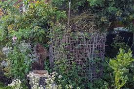 Englische landschaftsgärtner haben totholz als natürlich wie wäre es mit einer themenecke im garten? Totholzhaufen Im Garten Liga Vogelschutz