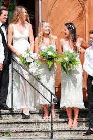 Margot Robbie Beams While Serving As A Bridesmaid In Her Bff S Wedding Margot Robbie Wedding Margot Robbie Wedding Dress Margot Robbie Outfit