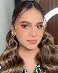 Mom to be 🤰🏻💕. . . . . . #makeup #maquillajeypeinado #ondas #hairstyle  #glammakeup