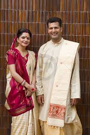 Traditional Bengali Attire Bengali Women Traditionally Drape The Saree Without Pleats It Is Wra Bengali Saree Traditional Wedding Attire Traditional Dresses