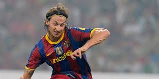 Zlatan ibrahimovic plays the position forward, is 39 years old and 195cm tall, weights 95kg. Termasuk Ibrahimovic Ini Lima Pemain Yang Pernah Berkostum Barcelona Dan Psg Bola Net