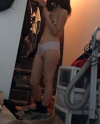 家庭内盗撮エロ画像】これが素人の日常…半裸で過ごす女の子のだらしない身体が激エロ！ちょーリアルな家庭内盗撮画像 | エロ画像CLUB