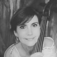 Nuria Rosa Muntañola nace en Madrid . Realiza sus estudios de violoncello  con Maria de Macedo en Madrid obteniendo el Título de Profesor de  Violoncello en el Conservatorio Superior “Padre Soler“ del